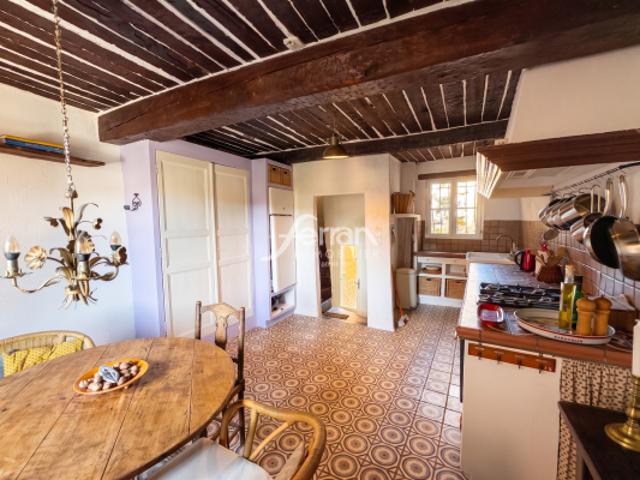 A vendre à Callas maison en parfait état avec terrasse