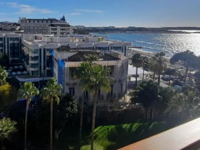 A vendre à Cannes, Côte d'Azur, La Croisette Vue Mer Panoramique