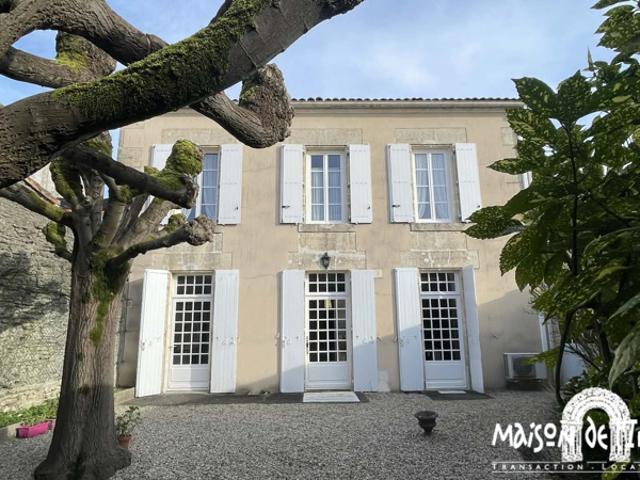 A vendre à COGNAC Maison familiale de 6 pièces 157m2 J