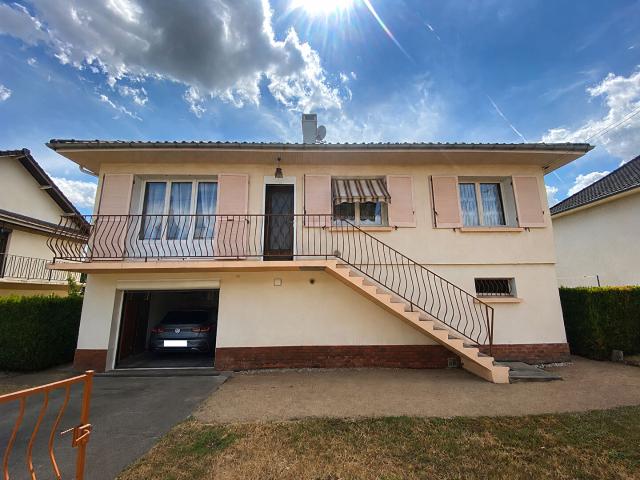A vendre à Commentry Jolie Maison 125 m2 3 Chambres Terrain 445 m2