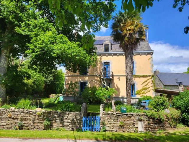 A vendre à Concarneau Maison de Maitre de 295 m² à 8 min du centre ville dans un cadre de vie idyllique !