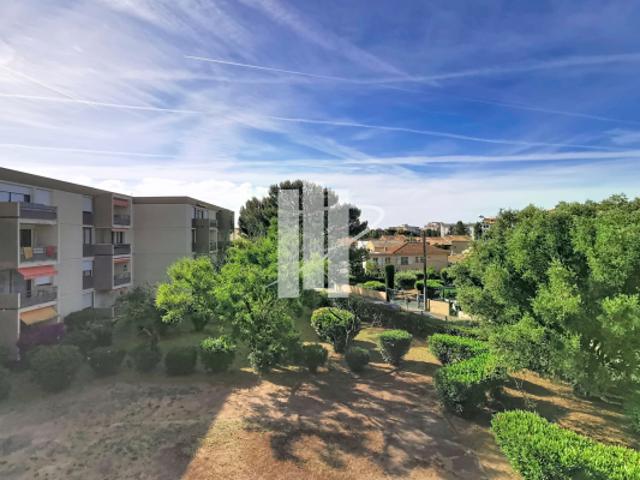 A VENDRE A FREJUS APPARTEMENT 4 PIECES AVEC PARKING PRIVE ET