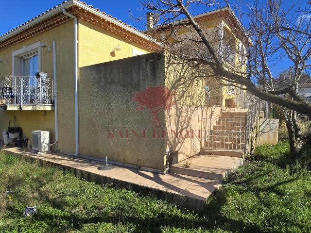 A VENDRE A GIGNAC MAISON de type T5 de 163m2 avec jardin et GARAGE de 150m2