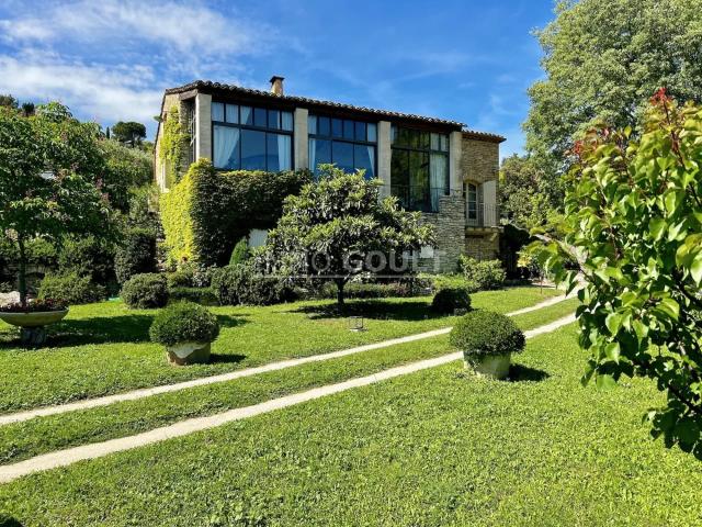 À vendre à Gordes 340m² Gordes