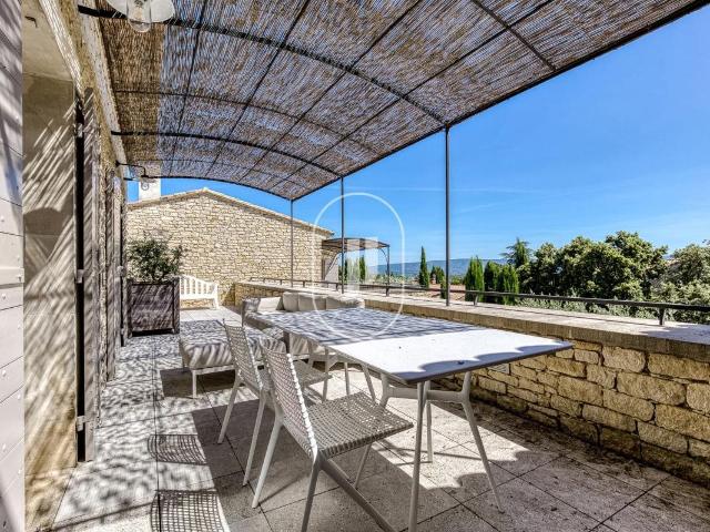 À vendre à Gordes – Appartement et studio indépendants dans. 110m² Gordes