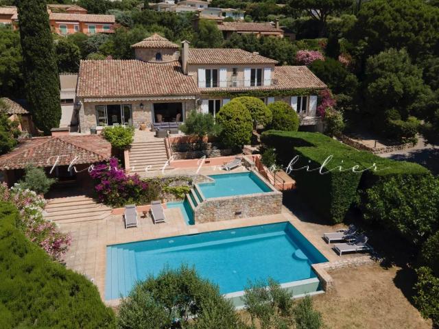 A vendre à Grimaud: Propriété avec vue mer dans un domaine. 270m² Grimaud