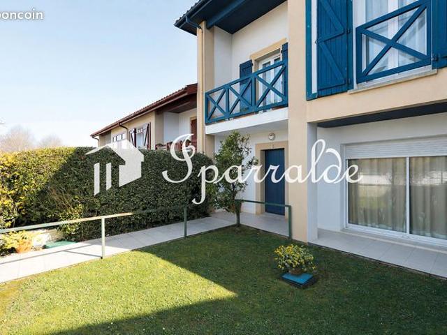 À vendre à Hendaye secteur Plage: Maison mitoyenne F4 avec Jardin au calme d´une impasse