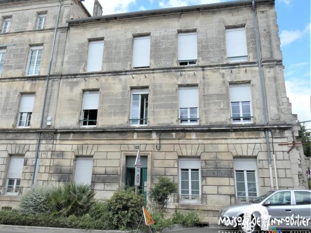 A VENDRE A JARNAC CENTRE VILLE IMMEUBLE DE RAPPORT COMPOSÉ DE 6 APPARTEMENTS