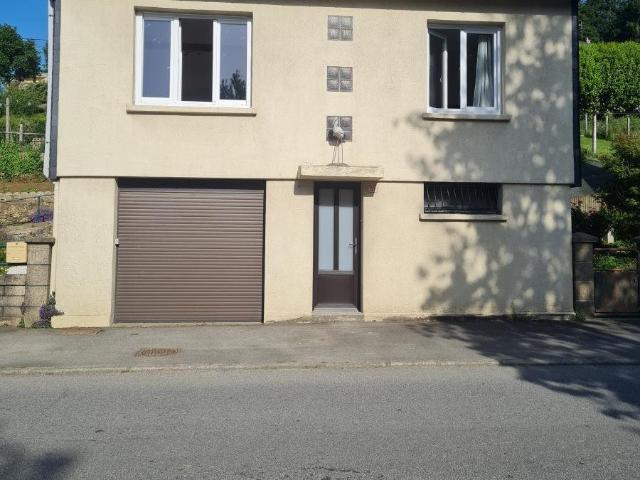 À Vendre à LA CHEZE Maison située à pied du bourg 50m² La Chèze