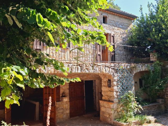 A VENDRE A LA LIMITE DU GARD ET DE L'ARDECHE MAISON EN PIE