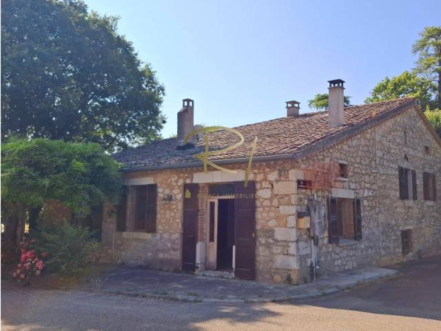 A VENDRE A LA LIMITE DU GARD ET DE L'ARDECHE MAISON EN PIERRE