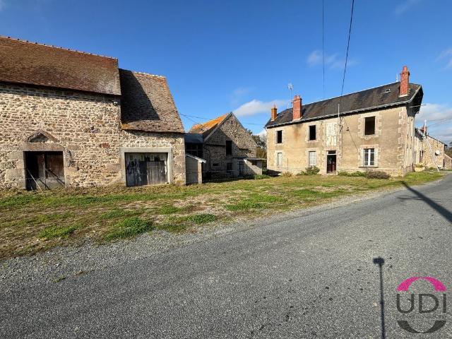 À vendre à Lavaufranche: Superbe corps de ferme en pierre avec potentiel exceptionnel !