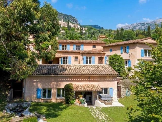 À vendre à Le Bar sur Loup Villa de 4 chambres avec maison. 250m² Le Bar sur Loup
