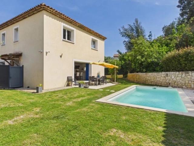 A vendre à Pégomas Superbe Villa contemporaine de 144 m² avec piscine