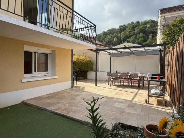 A vendre, à Périgueux quartier Vésone MAISON de ville type 7 av