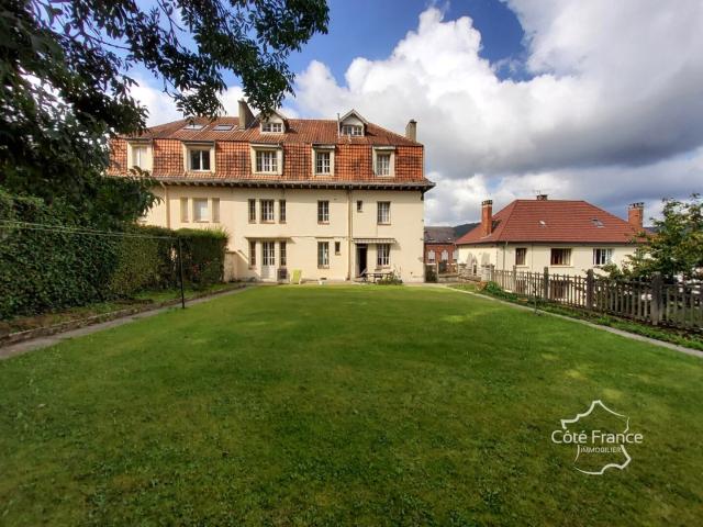 À vendre à Revin 08: maison spacieuse de 263 m2 avec jardin