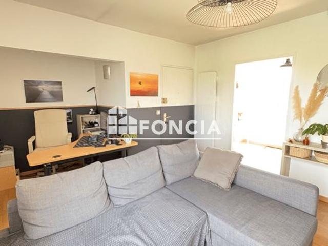 A vendre à Rosny sur Seine appartement 2 pièces avec balcons, cave et parking