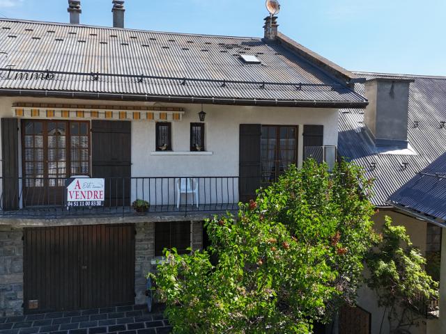 A VENDRE à SAINT ALBAN LES VILLARDS Maison composée de deux appartements Cadre montagnard