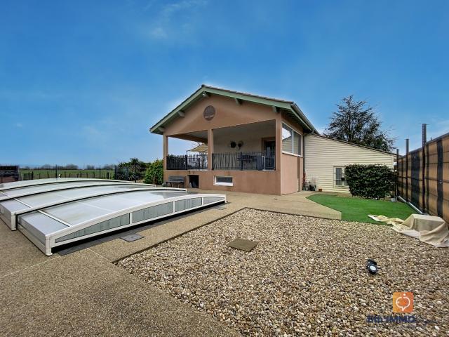 Maison 4 chambres avec piscine à 30 min de MACON