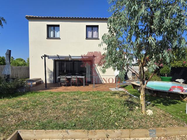 A VENDRE A SAINT DREZERY VILLA RECENTE de TYPE T5 de 110m2 avec garage jardin et piscine