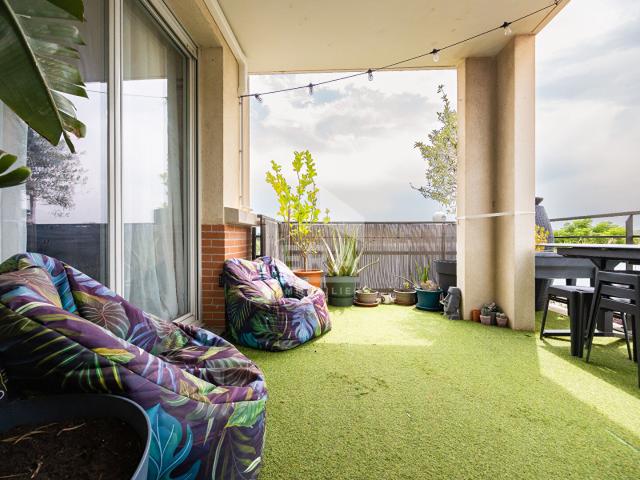 A vendre à Saint Estève: Appartement 5 pièces dans résidence avec piscine