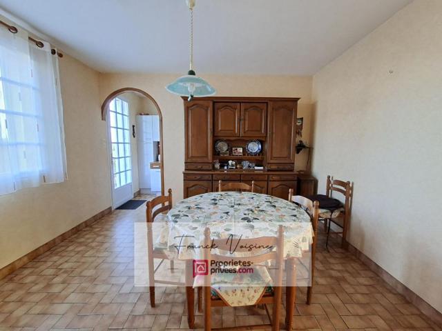 A VENDRE à Saint Paul en Pareds, maison de 137 m2 avec 2 chambres et 1 studio en sous sol sur une parcelle de 848 m2 env