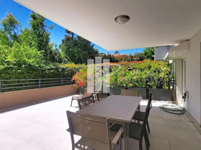 A VENDRE A SAINT RAPHAEL APPARTEMENT 3 PIECES DE 74m2 AVEC T