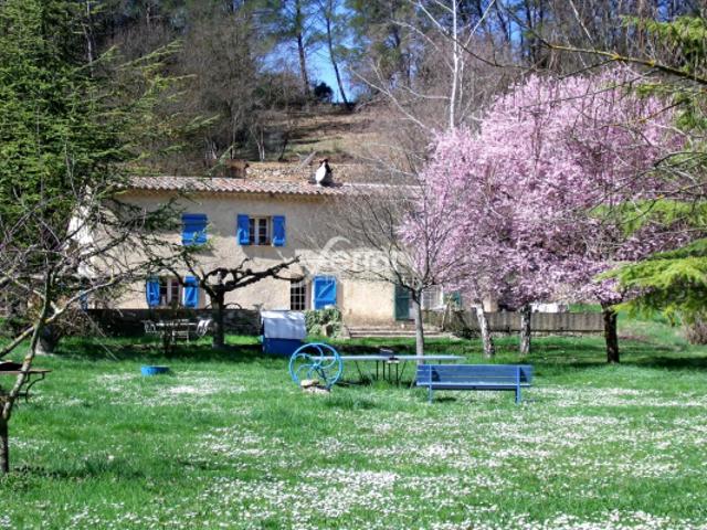A vendre à Salernes propriété idéale gites sur un terrain de 3