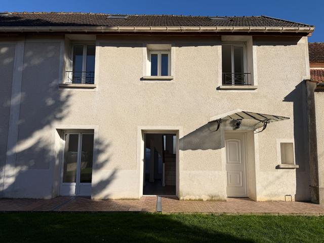 A vendre à Sammeron Maison de ville et 2 places de parking