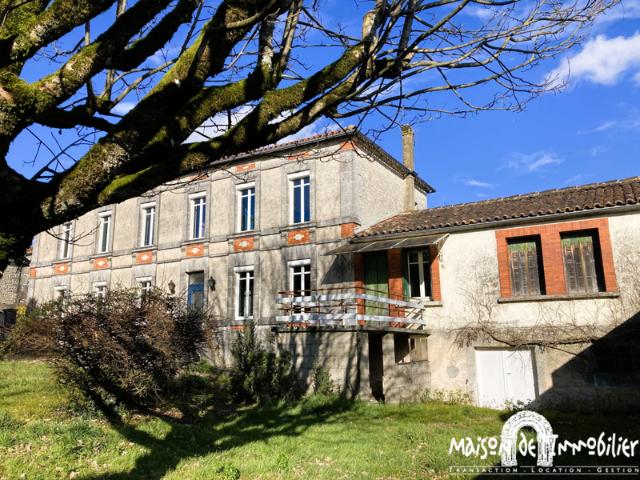 A vendre à SEGONZAC Charente CORPS DE FERME RENOVÉ 7 P