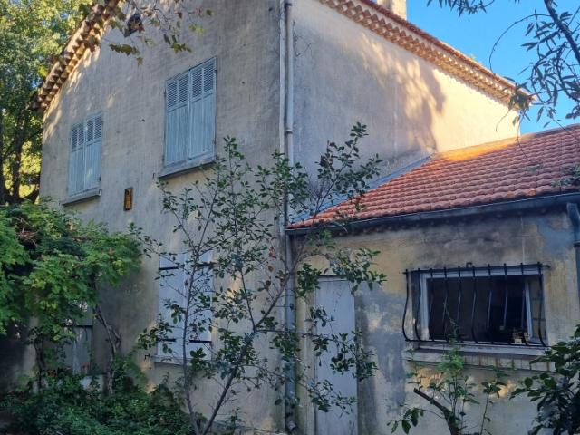 A VENDRE A SIX FOURS LES PLAGES VILLA PROCHE MER ET COMMERCES