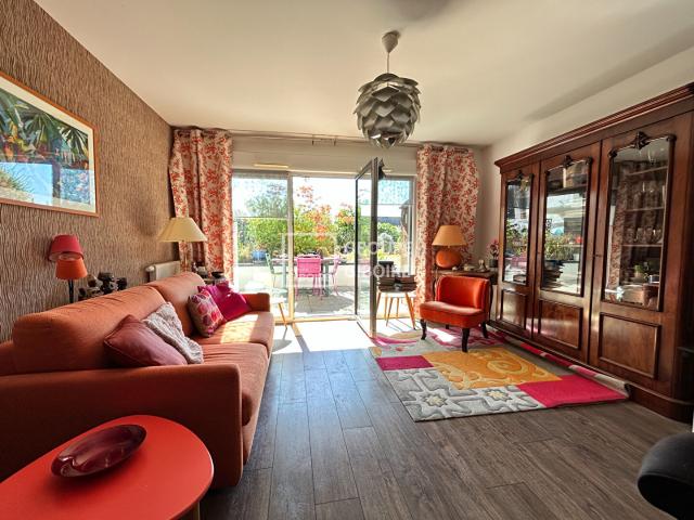 A VENDRE AGENCE GIBOIRE APPARTEMENT TYPE 3 TERRASSE JARDIN ASCENSEUR GARAGE DOUBLE