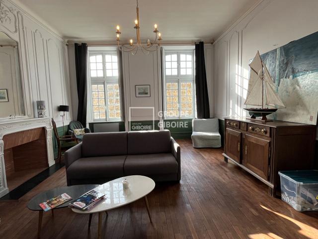 A VENDRE AGENCE GIBOIRE SAINT MALO INTRA MUROS TYPE 3 PREMIER ETAGE BELLE HAUTEUR