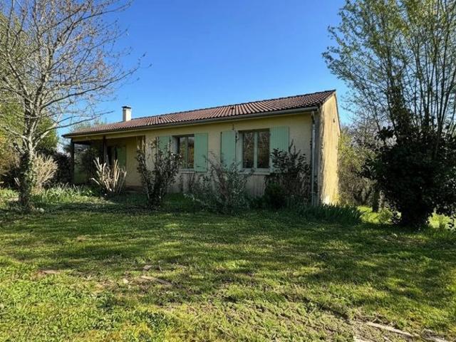 A vendre Agréable maison de plain pied avec sous sol semi enterré dans un environnement calme