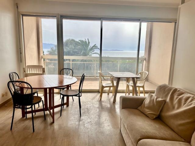 A VENDRE AJACCIO ROUTE DES SANGUINAIRES APPARTEMENT T2 AVEC VUE MER TERRASSE MEUBLE