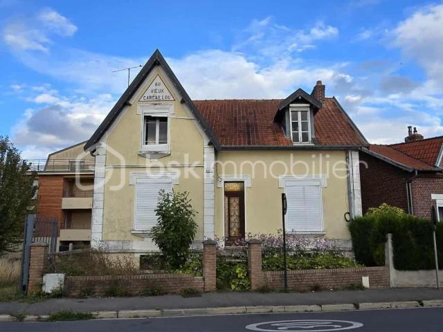 A vendre, Amiens Sud Est, Maison individuelle à rénover avec double garage