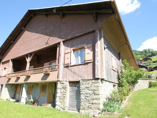 À Vendre: Ancien Corps de Ferme à Rénover secteur recherché de Thônes 74