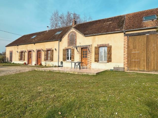 À VENDRE Ancien corps de ferme rénové avec charme et potentiel à CORNANT ! 175 m² 2 logements Grange Atelier Terrain clos Calme absolu ! ?