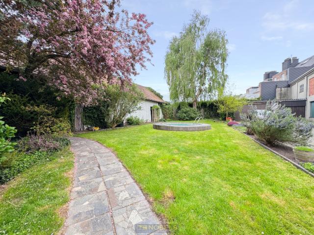 À vendre, Ancienne maison de brasserie avec piscine chauffée et innombrables possibilités dans un emplacement de choix à Zottegem