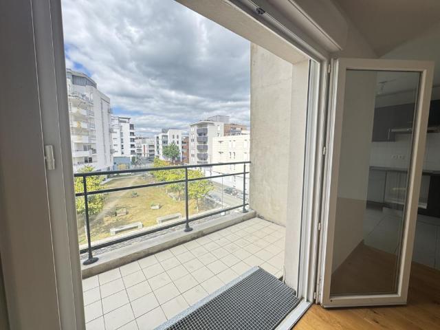 A VENDRE ANGERS CHU APPARTEMENT TYPE 2 avec BALCON ET GARAGE