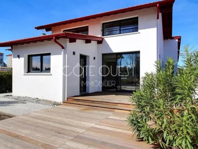 À VENDRE ANGLET MAISON AVEC PISCINE ET ANNEXE