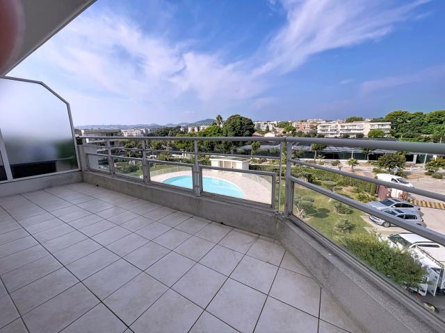 À vendre ANTIBES Superbe 2 pièces avec terrasses et piscine Rabiac Estagnol