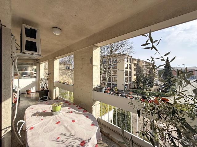 À vendre: Appartement 100 m2 avec terrasse Résidence de standing, aux portes d’Avignon intra muros