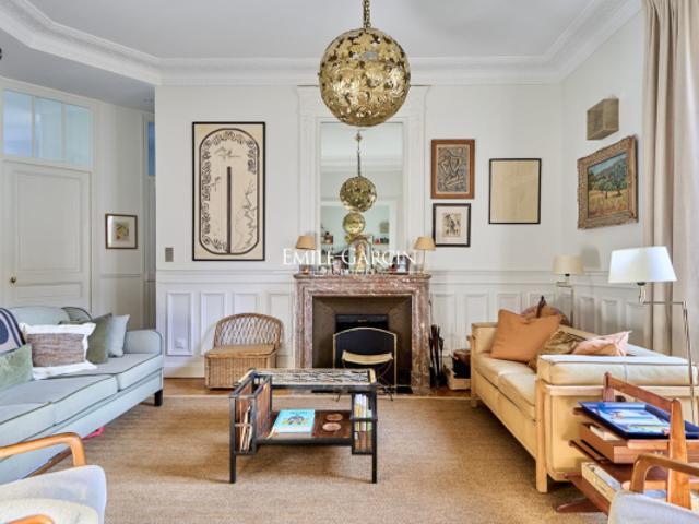 A vendre appartement 101 m² Paris 75007 Ecole Militaire Rue Cler