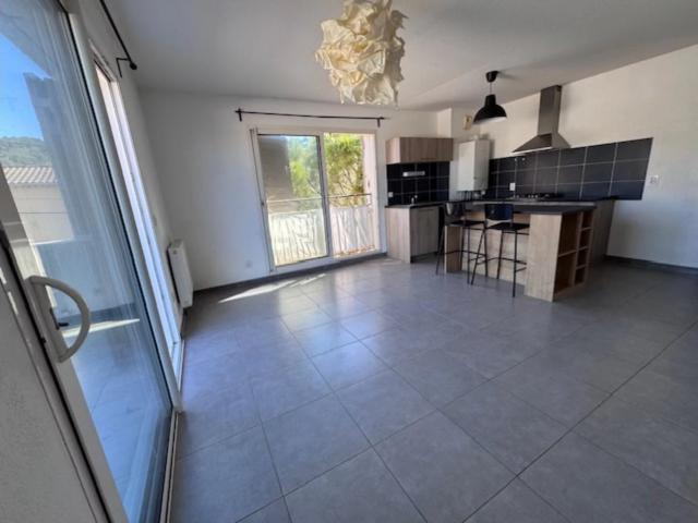 A VENDRE BARBENTANE appartement 2 chambres, terrasse, parkin