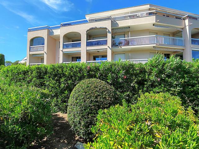 A VENDRE APPARTEMENT 2 PIECES AVEC PARKING PRIVE DANS RESIDENCE AVEC PISCINE A PIED DES PLAGES ET DU CENTRE VILLE DE SAINT AYGULF