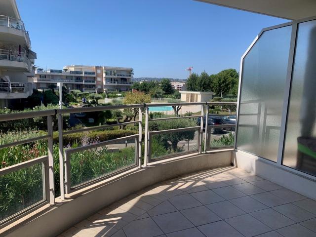 A vendre appartement 2 pièces avec terrasse et garage dans résid