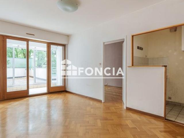 À VENDRE – Appartement 2 pièces avec véranda et exceptionnelle terrasse de 25 m² – Nancy Commanderie
