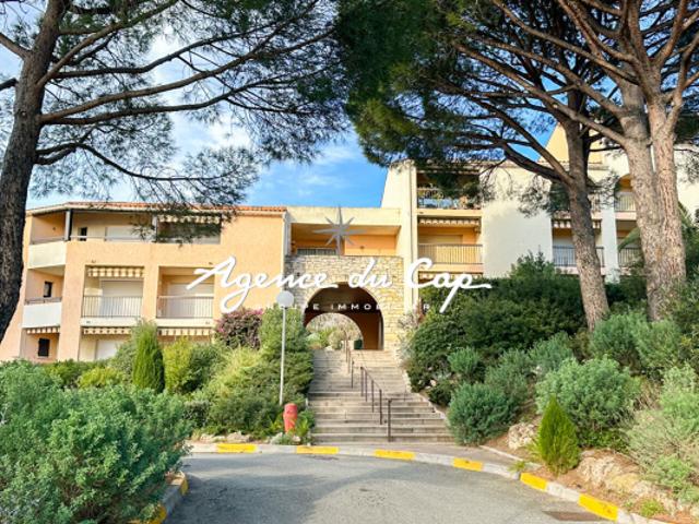 A VENDRE APPARTEMENT 2 PIECES + CABINE + PARKING PRIVE RESIDENCE AVEC PISCINE TENNIS