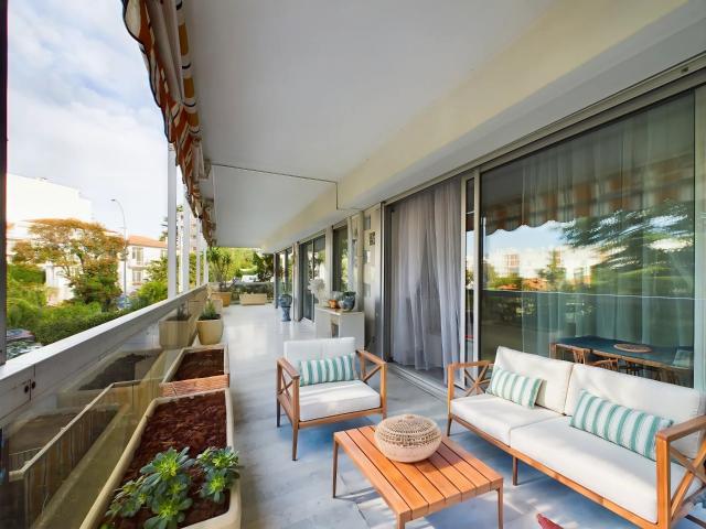 À Vendre: Appartement 3 Pièces Avec Grande Terrasse Et Pisc. 75m² Juan les Pins
